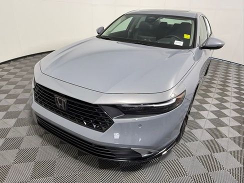 Used 2024 Honda Accord Touring image 2