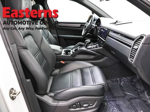 Used 2023 Porsche Cayenne Platinum Edition AWD/4WD image 31