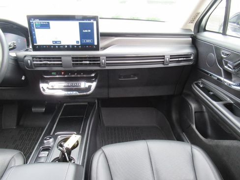 Used 2023 Lincoln Corsair Reserve FWD image 14