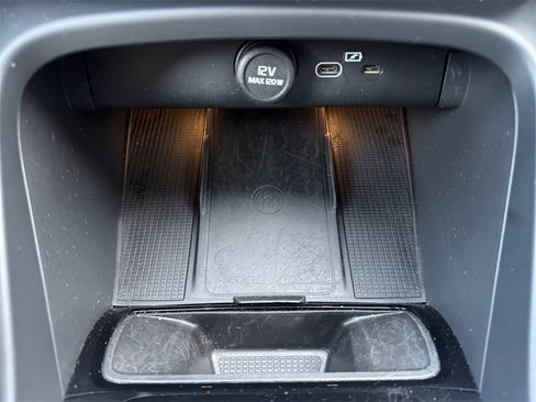 Certified 2025 Volvo XC40 B5 Plus image 18