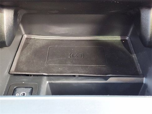 Used 2025 Land Rover Range Rover Velar Dynamic SE image 18