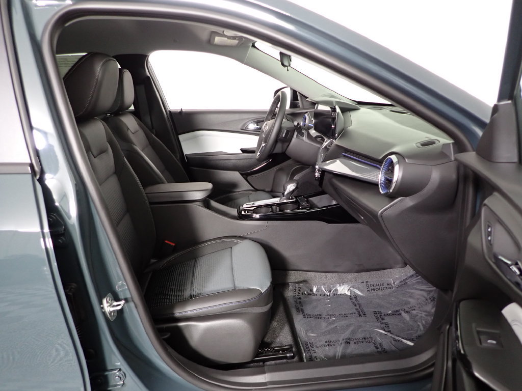 New 2026 Chevrolet Trax LT w/ Midnight Edition FWD image 35