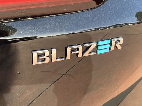 New 2026 Chevrolet Blazer EV LT image 30