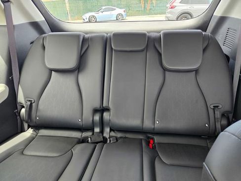 Used 2024 Kia Carnival LX FWD image 11