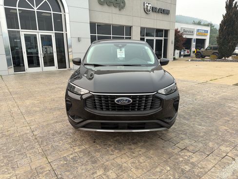 Used 2024 Ford Escape Active AWD/4WD image 3