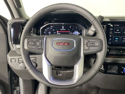 Used 2025 GMC Sierra 1500 Elevation image 12