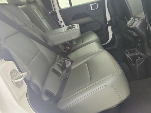 Used 2024 Jeep Gladiator Mojave AWD/4WD image 33