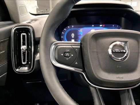 Used 2023 Volvo XC40 B5 Ultimate w/ Protection Package Premier AWD/4WD image 12