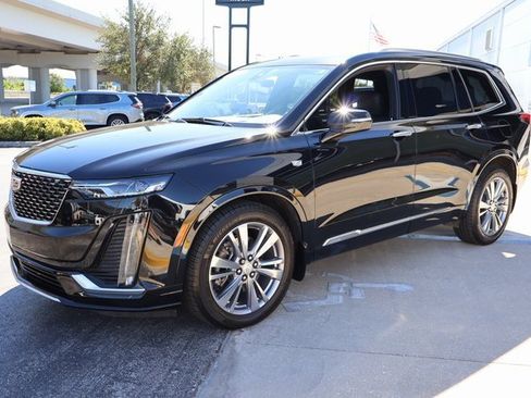 Used 2024 Cadillac XT6 Premium Luxury image 3