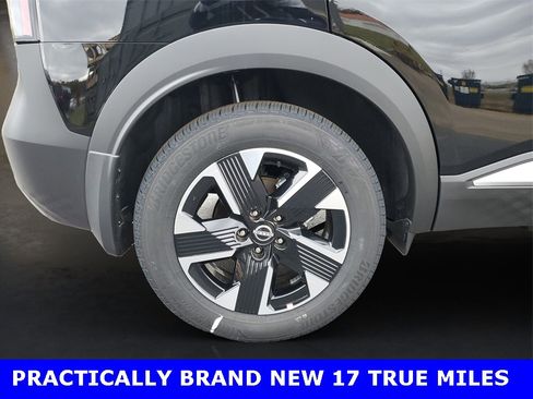 Used 2025 Nissan Kicks SV w/ SV Premium Package image 5