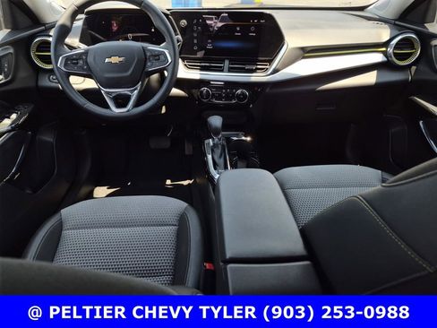 Used 2025 Chevrolet Trax LT w/ Driver Confidence Package FWD image 22