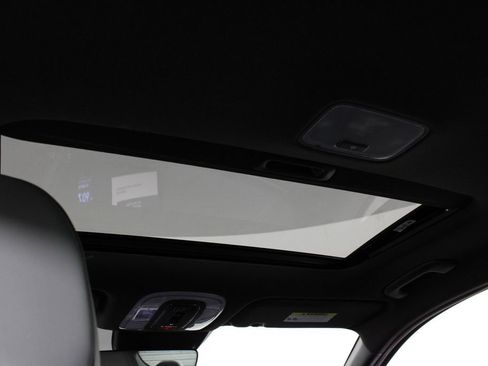 Certified 2025 Hyundai Elantra Limited image 23