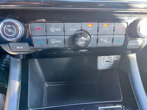 Used 2024 Jeep Compass Trailhawk w/ Trailhawk Convenience Group image 23