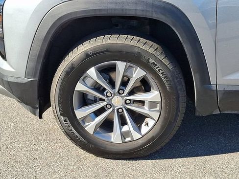 Used 2025 Chevrolet Equinox LT AWD/4WD image 8