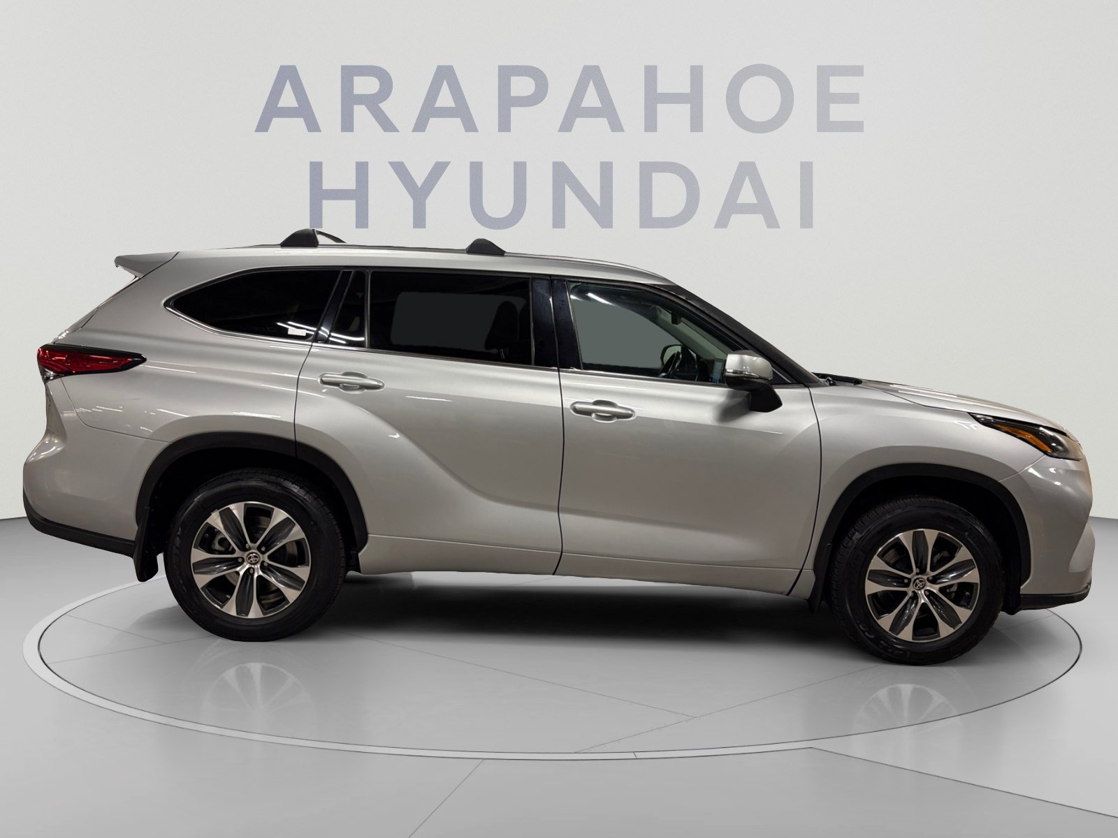 Used 2021 Toyota Highlander XLE AWD/4WD image 6