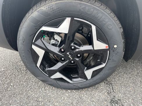 New 2025 Kia Seltos S image 17