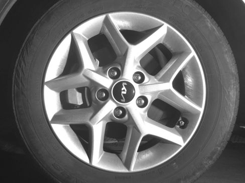 Used 2025 Kia Soul LX w/ LX Technology Package FWD image 15
