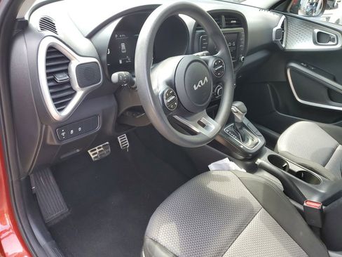 Certified 2023 Kia Soul LX FWD image 17