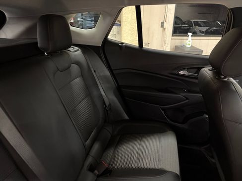 Used 2025 Chevrolet Trax LT FWD image 36