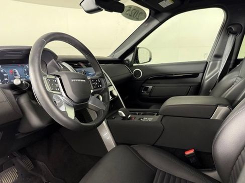 Used 2025 Land Rover Discovery S AWD/4WD image 16