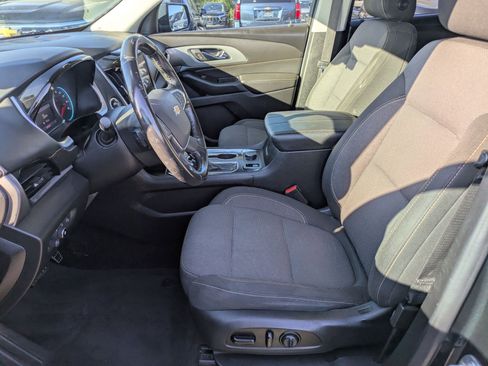 Used 2020 Chevrolet Traverse LT image 10