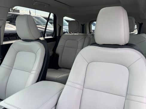 Used 2025 Lincoln Aviator AWD image 17