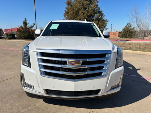 Used 2020 Cadillac Escalade ESV Luxury image 2