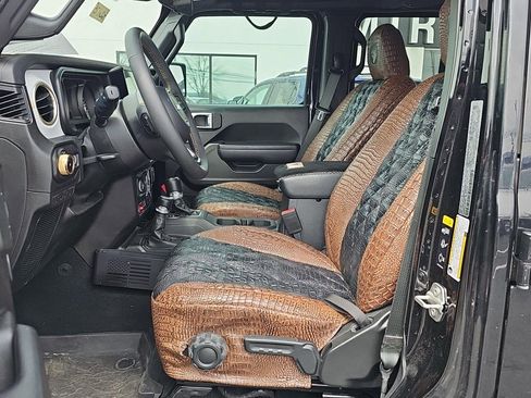 Used 2024 Jeep Wrangler Willys image 6