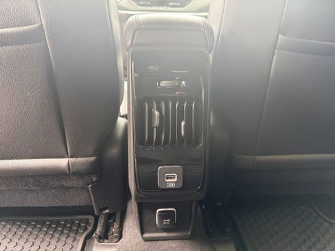 Used 2025 Jeep Compass Trailhawk AWD/4WD image 23