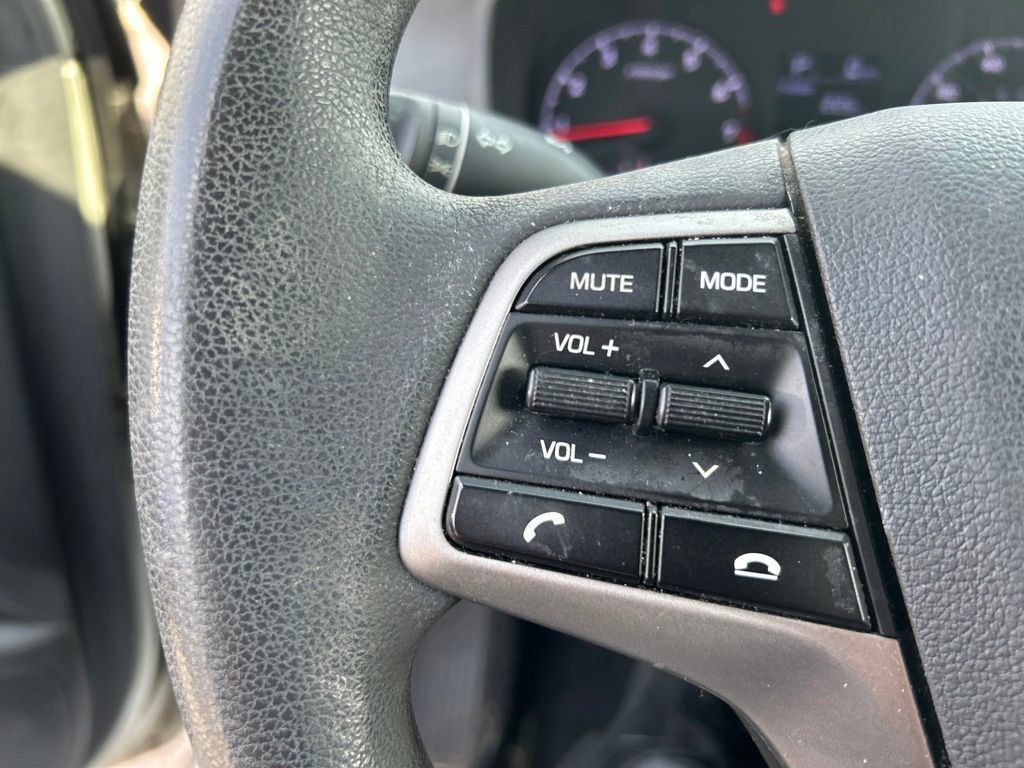 Used 2019 Hyundai Accent SE FWD image 12