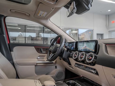 Certified 2021 Mercedes-Benz GLA 250 4MATIC image 18