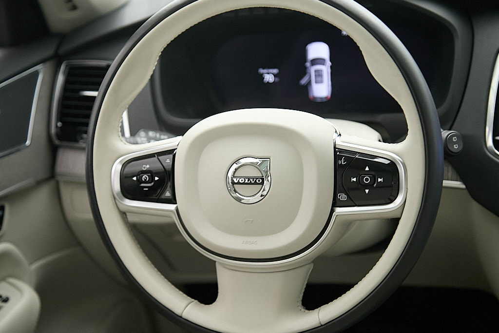 Certified 2024 Volvo XC90 B5 Plus w/ Protection Package Premier AWD/4WD image 28