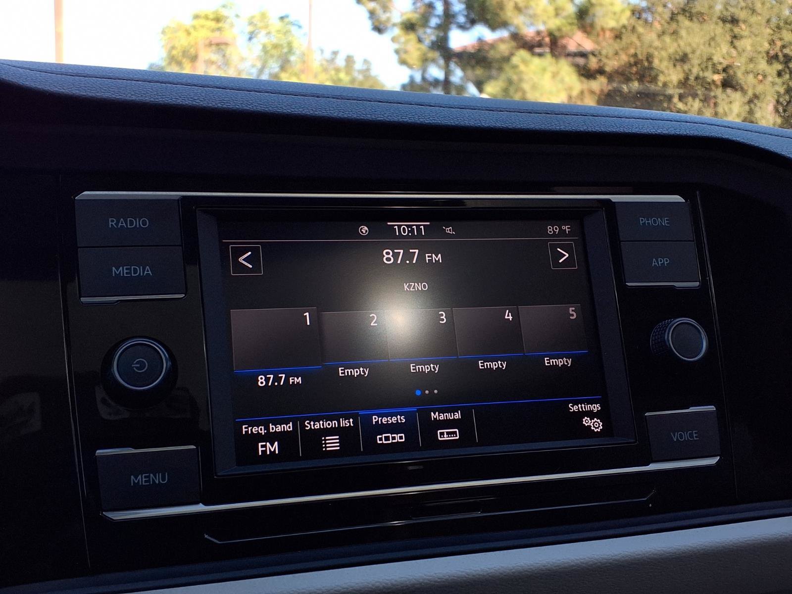 Used 2024 Volkswagen Jetta SE w/ Panoramic Sunroof Package FWD image 8