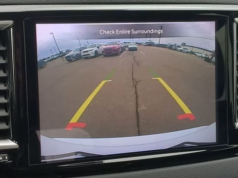 Used 2024 Chrysler Pacifica Touring-L image 27