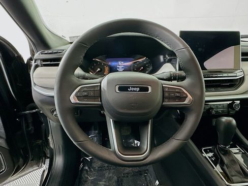 Certified 2025 Jeep Compass Limited image 18