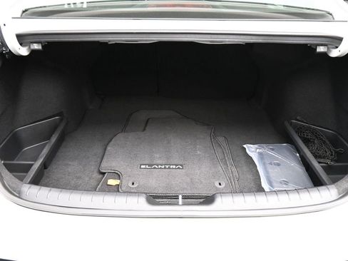 Used 2024 Hyundai Elantra SEL w/ Convenience Package image 18