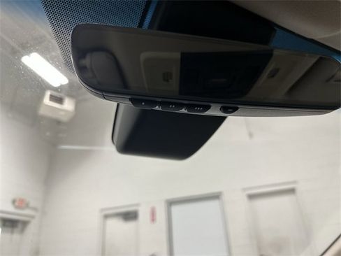 Used 2019 Toyota Avalon Limited image 37