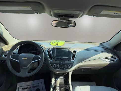 Used 2018 Chevrolet Malibu LT FWD image 12