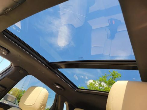 Used 2019 Cadillac XT5 Luxury w/ LPO, Radiant Package AWD/4WD image 8