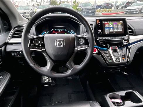 Used 2023 Honda Odyssey Touring image 7