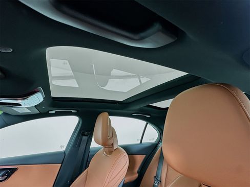 Used 2025 Mercedes-Benz C 300 Sedan image 23
