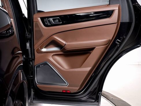 Used 2022 Porsche Cayenne Turbo S image 68