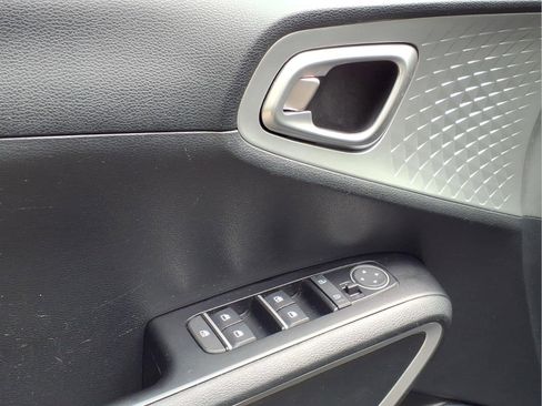 Used 2024 Kia Soul LX w/ Option Group 015 FWD image 10