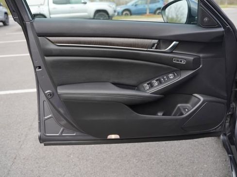Used 2019 Honda Accord Touring image 14