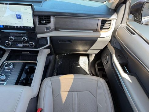 Used 2024 Ford Expedition Limited AWD/4WD image 30