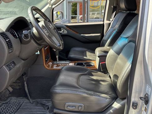 Used 2007 Nissan Pathfinder LE w/ LE Navigation Pkg AWD/4WD image 12