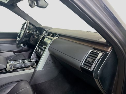 Used 2018 Land Rover Discovery HSE image 30