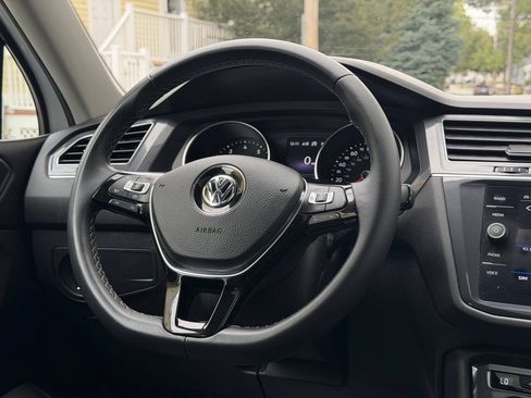 Used 2021 Volkswagen Tiguan SE w/ Panoramic Sunroof Package AWD/4WD image 27