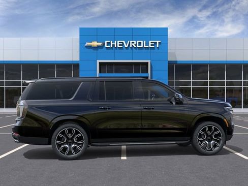 New 2026 Chevrolet Suburban RST w/ RST Capability Package AWD/4WD image 5