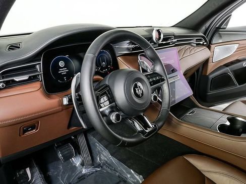 Used 2023 Maserati Grecale GT image 5
